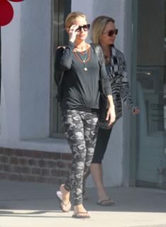 Kate Hudson feet photo thumbnail