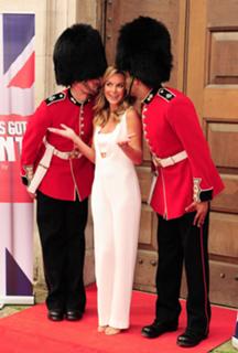 Amanda Holden feet photo thumbnail