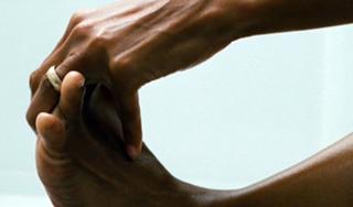Halle Berry feet photo thumbnail
