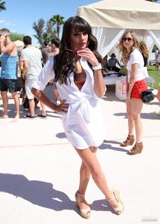 Lea Michele feet photo thumbnail