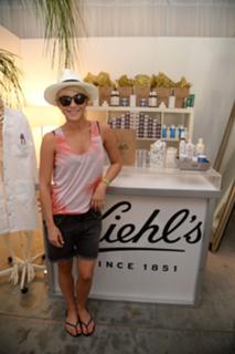 Julianne Hough feet photo thumbnail
