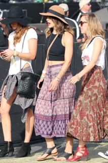 Katharine McPhee feet photo thumbnail