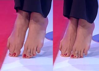Caterina Balivo feet photo thumbnail