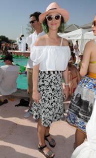 Katy Perry feet photo thumbnail