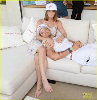Ashley Greene feet photo thumbnail