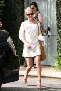 Kate Hudson feet photo thumbnail