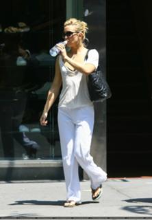 Kate Hudson feet photo thumbnail
