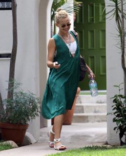 Kate Hudson feet photo thumbnail