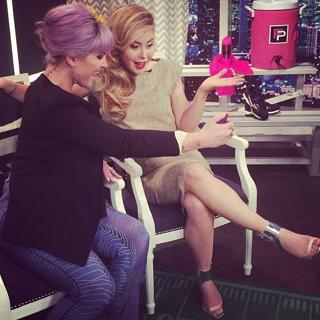 Tara Lipinski feet photo thumbnail