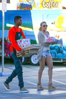 LeAnn Rimes feet photo thumbnail