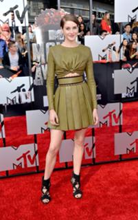 Shailene Woodley feet photo thumbnail