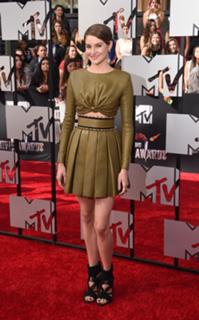 Shailene Woodley feet photo thumbnail
