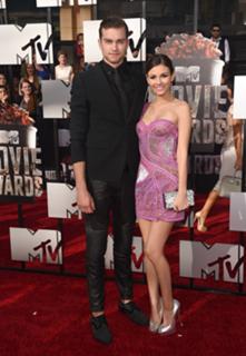 Victoria Justice feet photo thumbnail