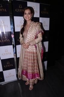 Dia Mirza feet photo thumbnail