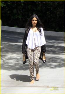 Vanessa Hudgens feet photo thumbnail