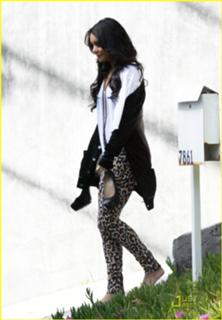Vanessa Hudgens feet photo thumbnail