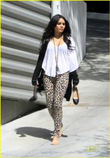 Vanessa Hudgens feet photo thumbnail