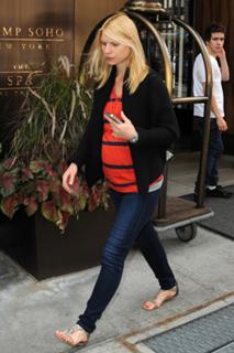 Claire Danes feet photo thumbnail
