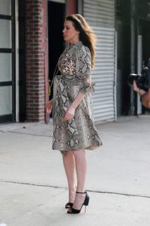 Liv Tyler feet photo thumbnail