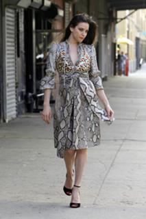 Liv Tyler feet photo thumbnail