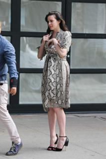 Liv Tyler feet photo thumbnail
