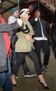 Christina Aguilera feet photo thumbnail