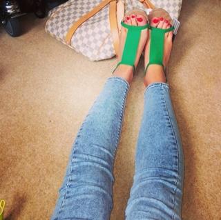 Helen Flanagan feet photo thumbnail