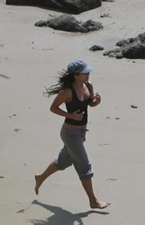 Vanessa Hudgens feet photo thumbnail