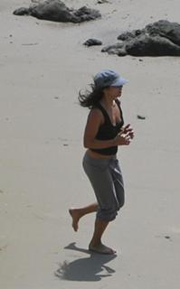 Vanessa Hudgens feet photo thumbnail