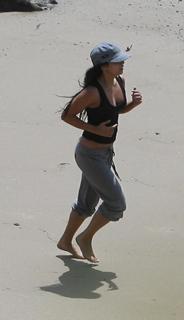 Vanessa Hudgens feet photo thumbnail