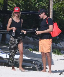 Heidi Klum feet photo thumbnail