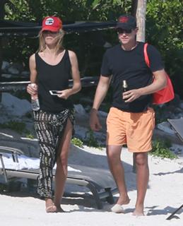 Heidi Klum feet photo thumbnail