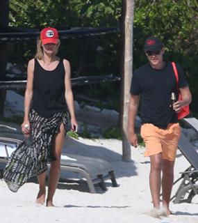 Heidi Klum feet photo thumbnail
