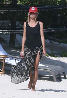 Heidi Klum feet photo thumbnail