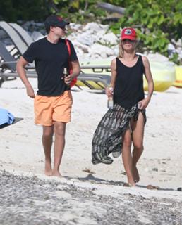 Heidi Klum feet photo thumbnail