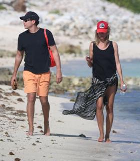 Heidi Klum feet photo thumbnail