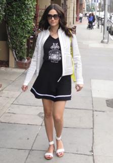 Emmy Rossum feet photo thumbnail