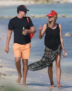 Heidi Klum feet photo thumbnail