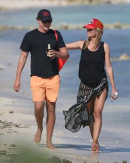 Heidi Klum feet photo thumbnail