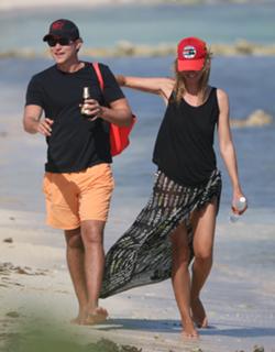 Heidi Klum feet photo thumbnail