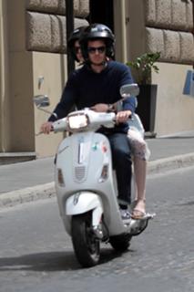 Emma Stone feet photo thumbnail