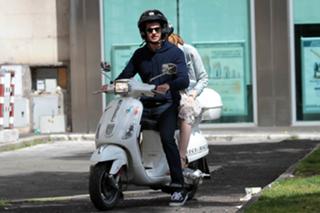 Emma Stone feet photo thumbnail