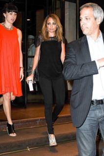 Nicole Richie feet photo thumbnail
