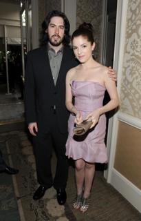 Anna Kendrick feet photo thumbnail
