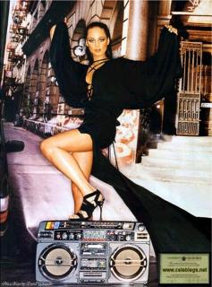 Alicia Keys feet photo thumbnail