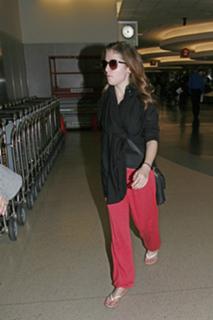 Anna Kendrick feet photo thumbnail