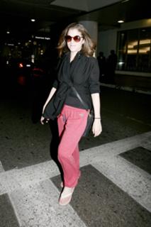Anna Kendrick feet photo thumbnail