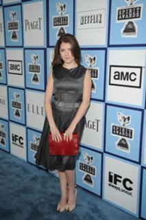Anna Kendrick feet photo thumbnail