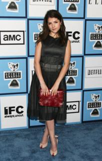 Anna Kendrick feet photo thumbnail