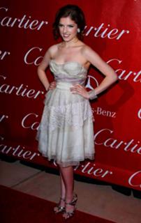 Anna Kendrick feet photo thumbnail